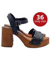 Black clogs with woven effect and comfortable heel | with defect - size 36