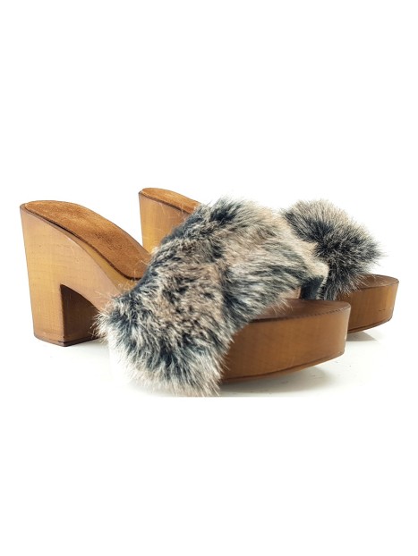 clogs with fur