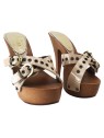 BEIGE PATENT LEATHER CLOGS