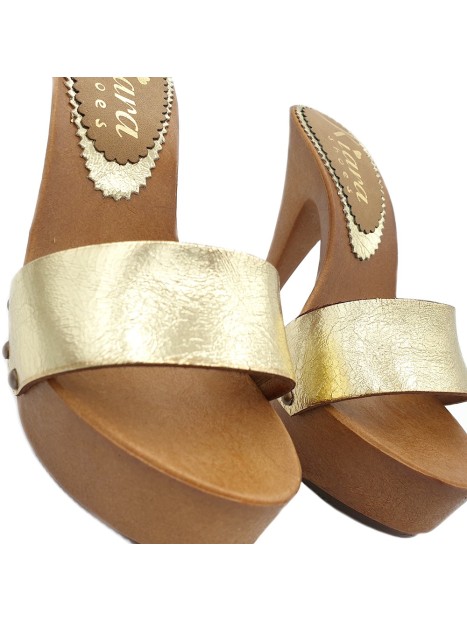 CLOGS WITH GOLDEN LEATHER UPPER