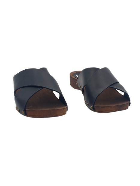 FLAT SLIPPERS BLACK IN LEATHER