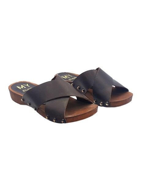 LOW CLOGS WITH CROSSED BROWN LEATHER BANDS