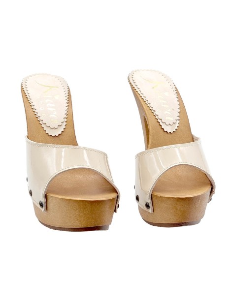 CLOGS IN BEIGE PATENT LEATHER AND HEEL 13