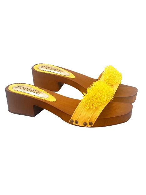 CLOGS WITH DOUBLE YELLOW BAND AND BEADS