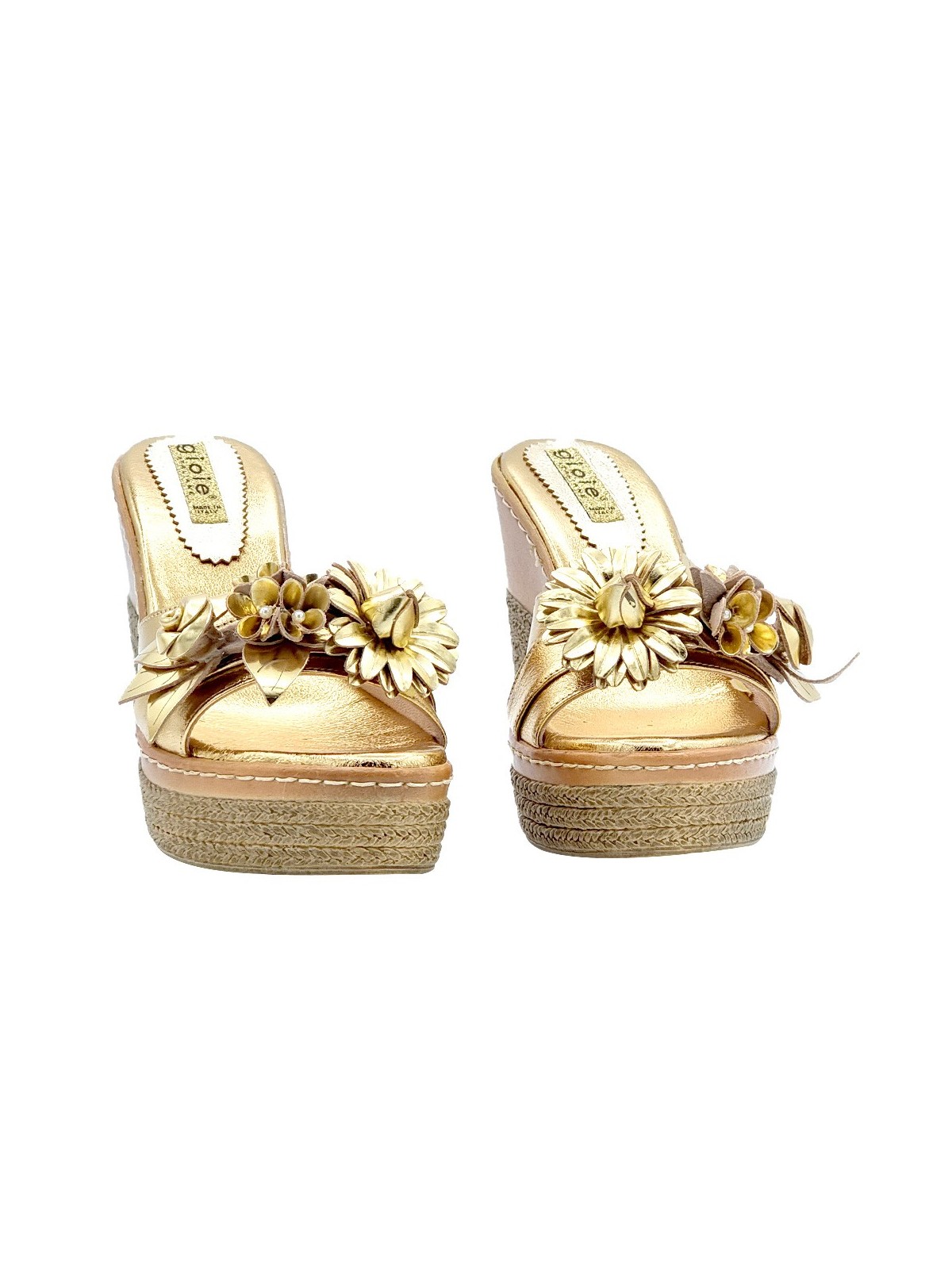 GOLDEN WEDGE SANDALS WITH FLOWER JEWEL ACCESSORY