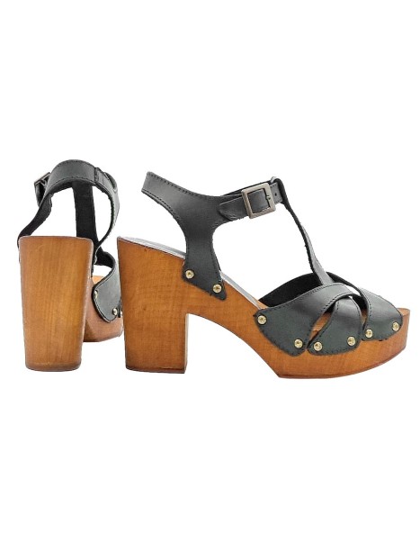 BLACK LEATHER SANDALS WITH CROSSED BANDS