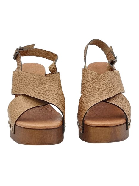 OCHER SANDALS WITH CROSSED BANDS AND COMFORTABLE HEEL