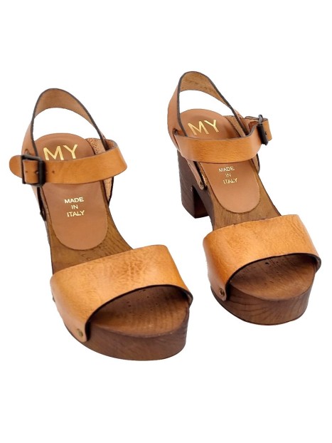 BROWN SANDALS WITH STRAP AND COMFORTABLE HEEL