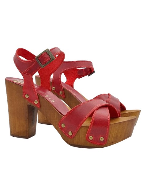 RED SANDALS WITH CROSSED BANDS AND STRAP