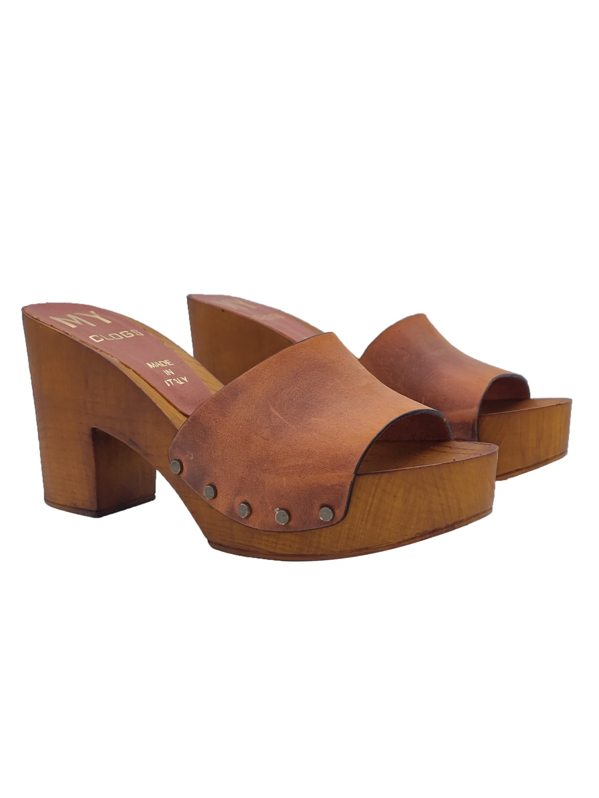 COMFORTABLE LEATHER-COLORED CLOGS