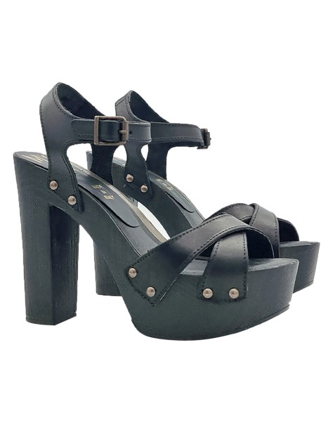 HIGH BLACK SANDALS WITH CROSSED BANDS
